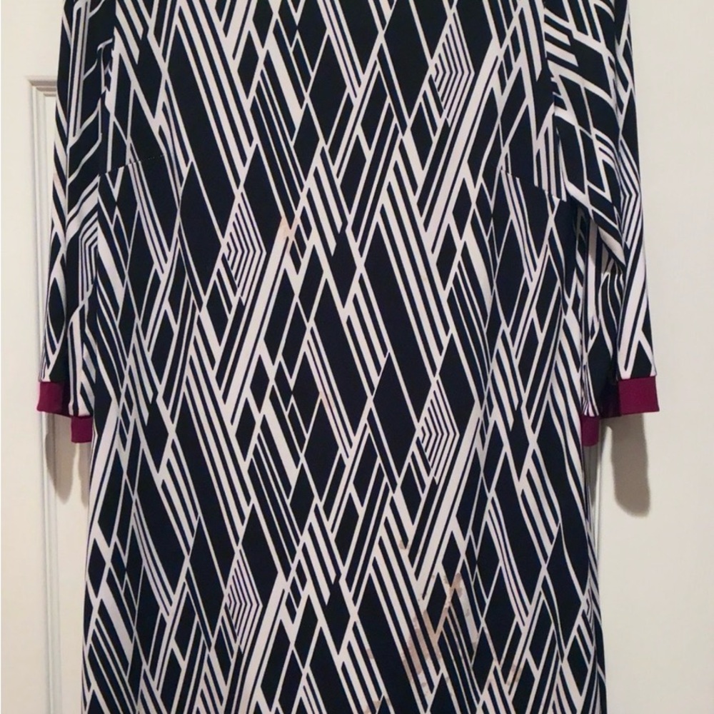 Sandra Darren Black and White Geometric Long Sleeve Dress